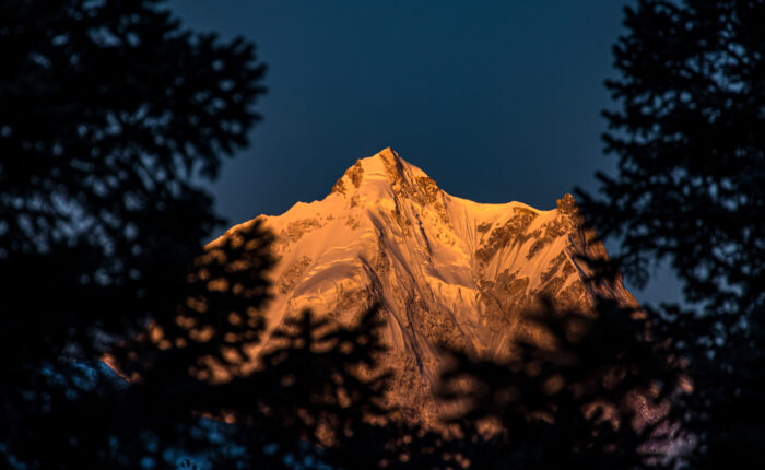 manaslu circuit trek distance